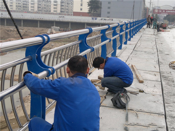 恩施不锈钢河道护栏的特性及其在城市景观中的应用